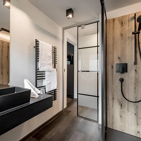 Apartment The Black By Regina *