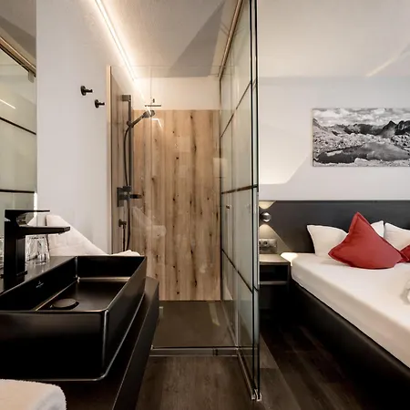 The Black By Regina Apartment