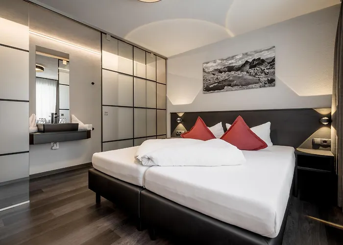 The Black By Regina Sölden